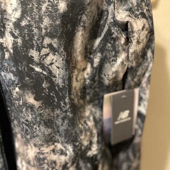 New Balance Reflective Logo Running Windbreaker Women’s Medium Jacket Camo. Sz L - Picture 10 of 12